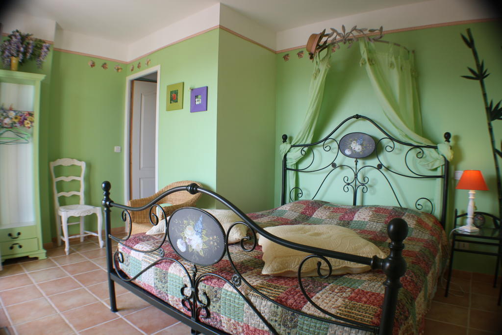 Mas De Courreges Hotell Saint-Hippolyte-du-Fort Rum bild