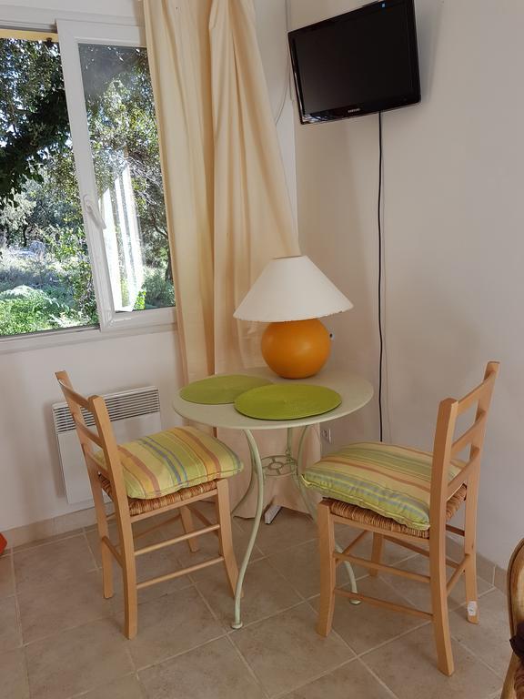 Mas De Courreges Hotell Saint-Hippolyte-du-Fort Exteriör bild